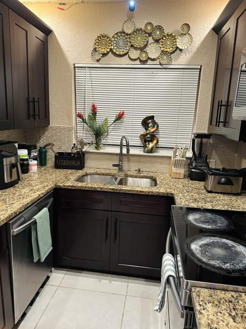 833 Briggs Street, West Palm Beach FL - photo 21 of 71