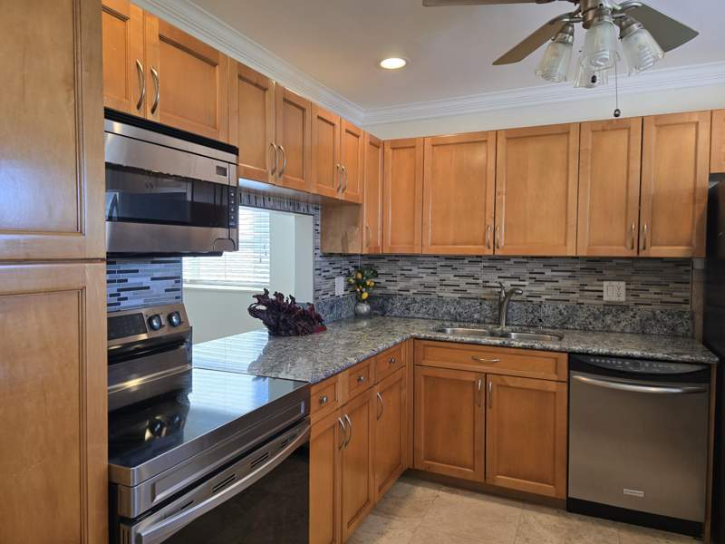 2 bedroom Villa at 121 Lake Gloria Drive, Golden Lakes Village, West Palm Beach — photo 5