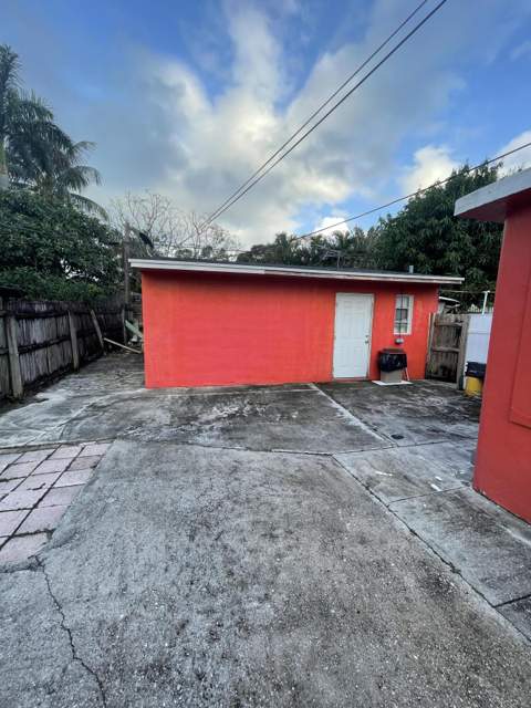 3024 Glenwood Road, West Palm Beach FL - photo 6 of 38