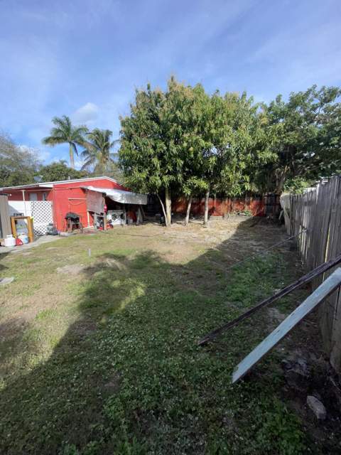 3024 Glenwood Road, West Palm Beach FL - photo 10 of 38