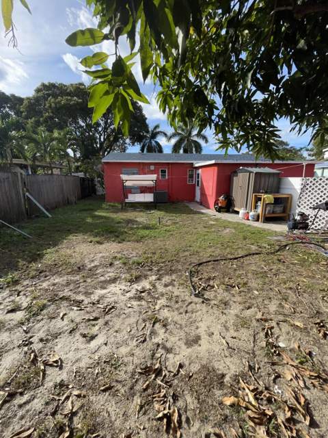 3024 Glenwood Road, West Palm Beach FL - photo 12 of 38