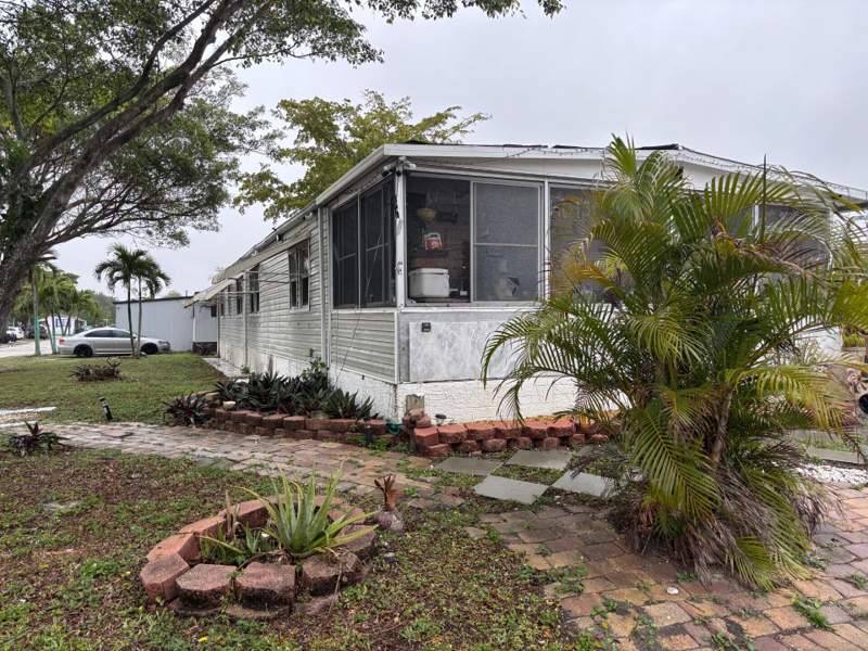 3 bedroom Manufactured Home at 321 NW 48th Court, Country Knolls, Pompano Beach — photo 4