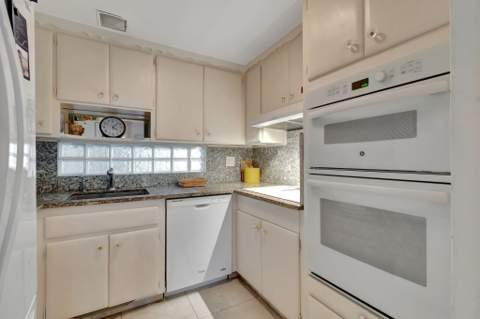 2711 S Ocean 0020 Boulevard #2, Highland Beach FL - photo 17 of 44