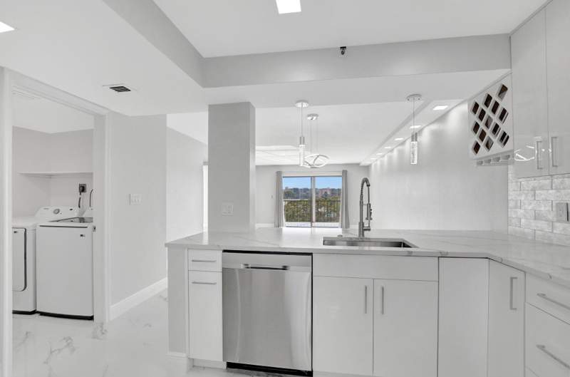 2 bedroom Condominium at 7076 Huntington Lane #407, Huntington Lakes, Delray Beach — photo 2