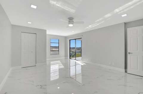 7076 Huntington Lane #407, Delray Beach FL - photo 6 of 26