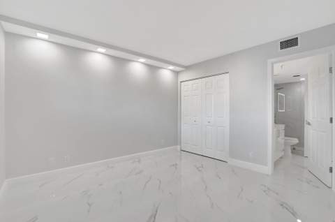 7076 Huntington Lane #407, Delray Beach FL - photo 8 of 26