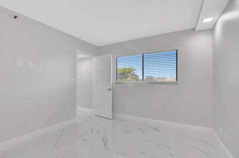 7076 Huntington Lane #407, Delray Beach FL - photo 9 of 26