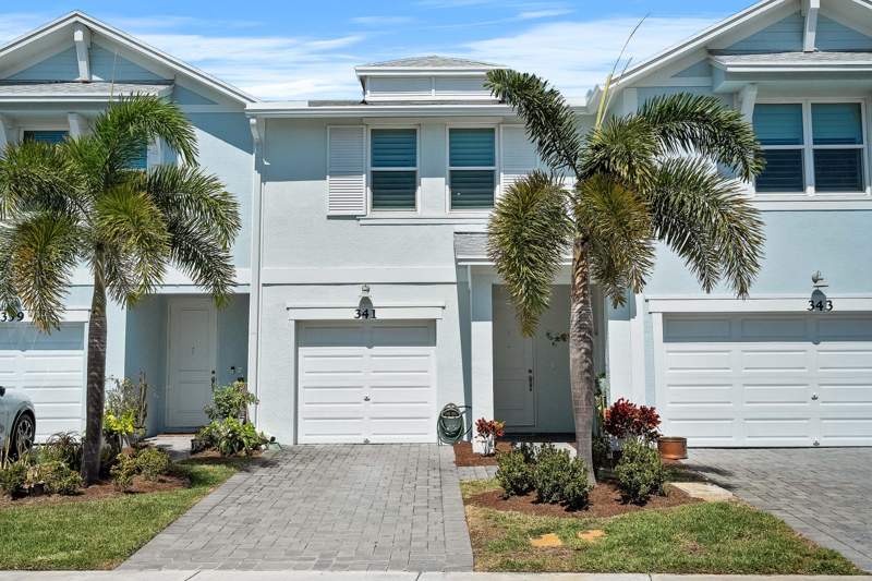 3 bedroom Townhouse at 341 SE Halifax Lane, Seaside, Stuart — photo 2