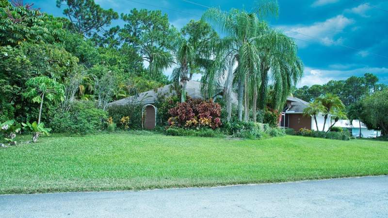 4 bedroom Single Family Residence at 2312 SW Kent Circle, Port St Lucie Section 35, Port St. Lucie — photo 2