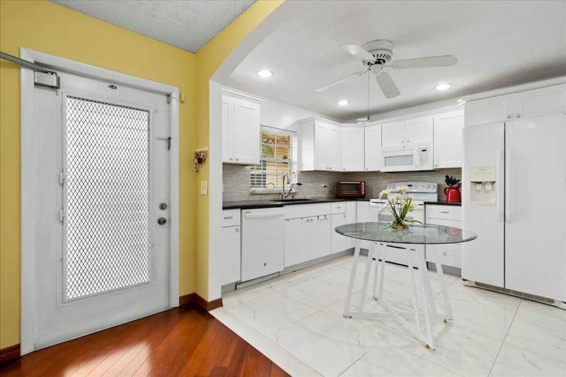 2 bedroom Condominium at 603 Laconia Circle, Covered Bridge Condo, Lake Worth — photo 4