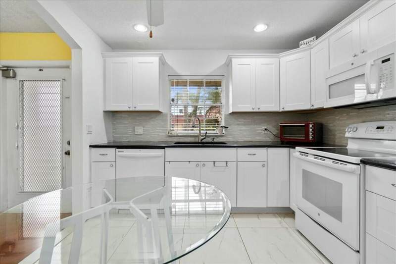 2 bedroom Condominium at 603 Laconia Circle, Covered Bridge Condo, Lake Worth — photo 3