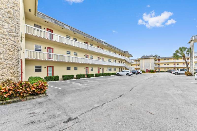 2 bedroom Condominium at 4321 NW 16th Street #C302, Lauderhill East, Lauderhill — photo 3