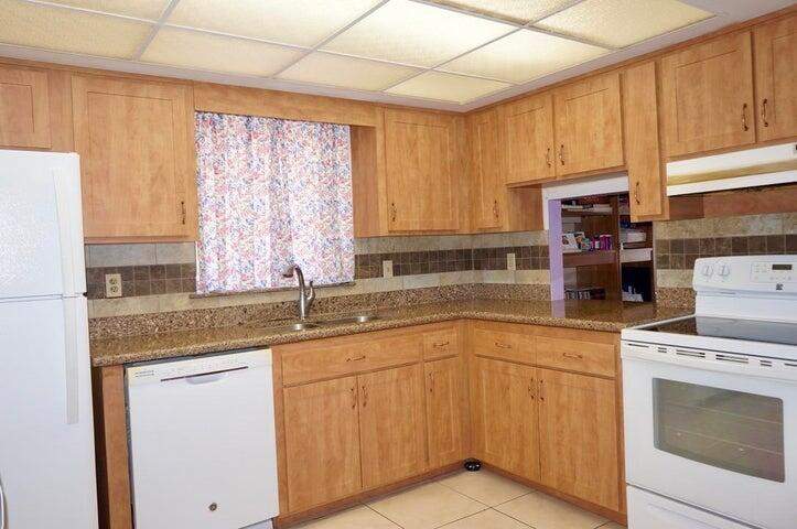 2 bedroom Villa at 1716 Barton Court, Shadowlawn Estates, Lake Worth Beach — photo 4