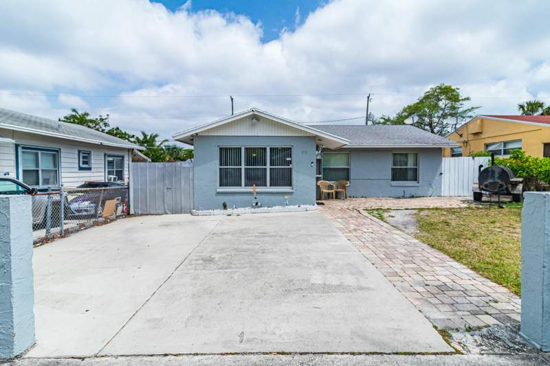 3 bedroom Single Family Residence at 513 El Vedado, Vista Encanto Add, West Palm Beach — photo 2