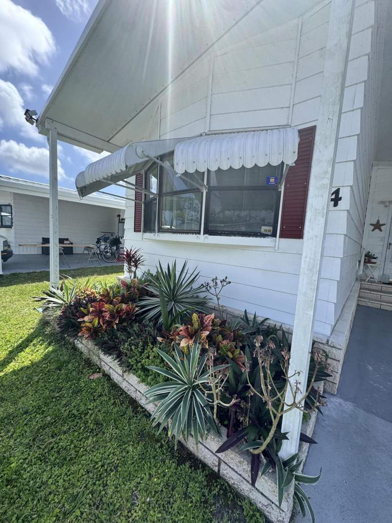 2 bedroom Manufactured Home at 24 Villa Del Norte, Spanish Lakes Country Club Village, Fort Pierce — photo 2