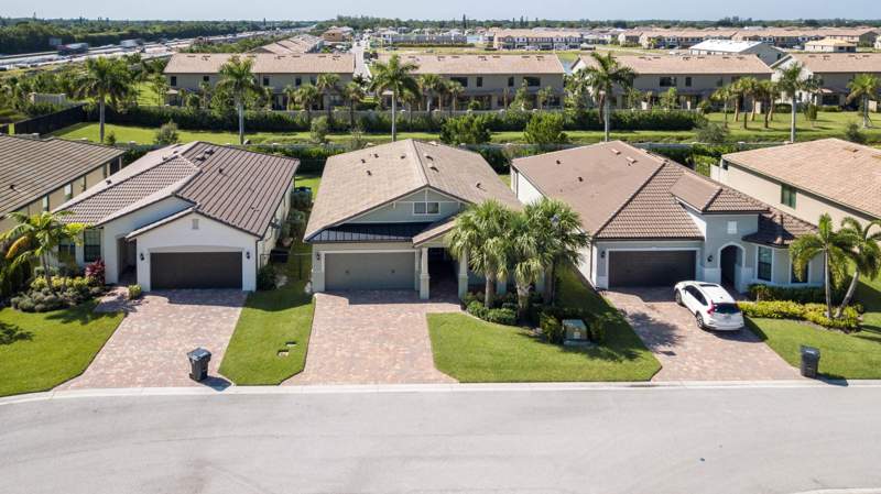 3 bedroom Single Family Residence at 8161 Hanoverian Drive, Fields At Gulfstream Polo, Lake Worth — photo 3