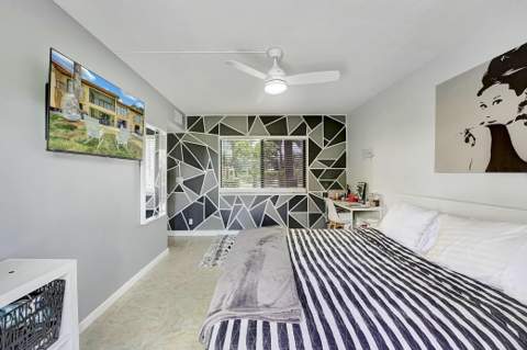 5337 Fountains Drive, Lake Worth FL - photo 6 of 35
