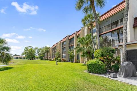 4489 Luxemburg Court #306, Lake Worth FL - photo 16 of 17