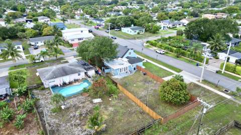 307 4th Street, Lake Park FL - photo 18 of 44
