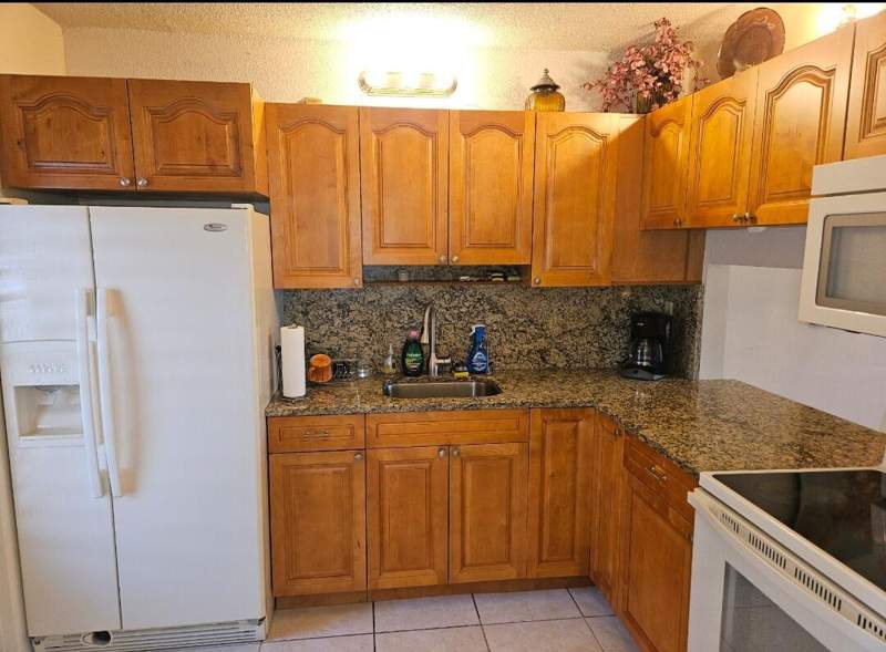 2 bedroom Condominium at 2581 N Garden 202 Drive #202, Lake Clarke Gardens Condo 2, Lake Worth — photo 2