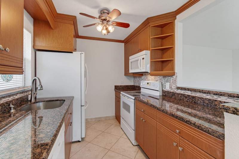 2 bedroom Condominium at 228 Brittany E, Kings Point Brittany, Delray Beach — photo 2