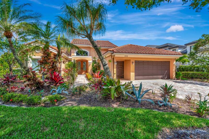 2 bedroom Single Family Residence at 102 Victory Drive, Admirals Cove, Jupiter — photo 2