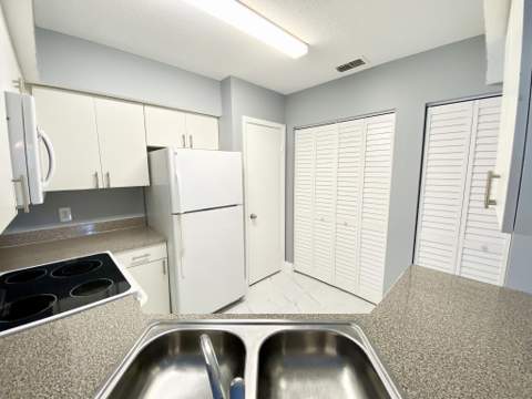 815 W Boynton Beach Boulevard #16-201, Boynton Beach FL - photo 9 of 37