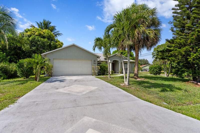 4 bedroom Single Family Residence at 1042 SW Janette Avenue, Port St Lucie Section 9, Port St. Lucie — photo 2