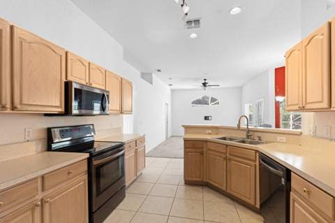 1042 SW Janette Avenue, Port St. Lucie FL - photo 8 of 20