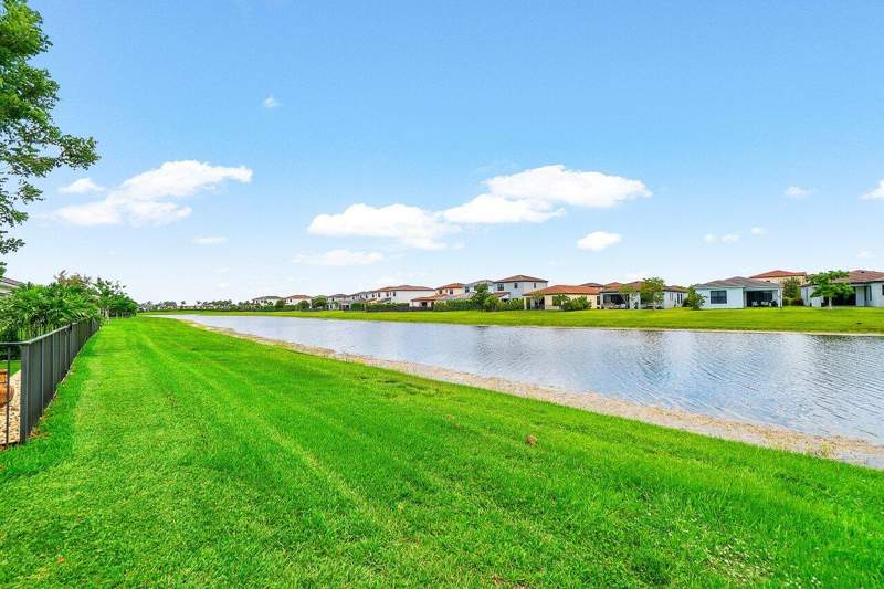 2 bedroom Single Family Residence at 16070 Key Biscayne Lane, Cresswind Palm Beach, Westlake — photo 4
