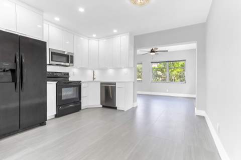 7609 NW 70 Avenue, Tamarac FL - photo 6 of 28