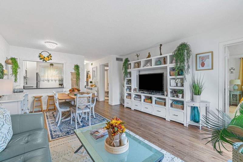 2 bedroom Condominium at 2855 S Garden Drive #211, Lake Clarke Gardens, Lake Worth — photo 2