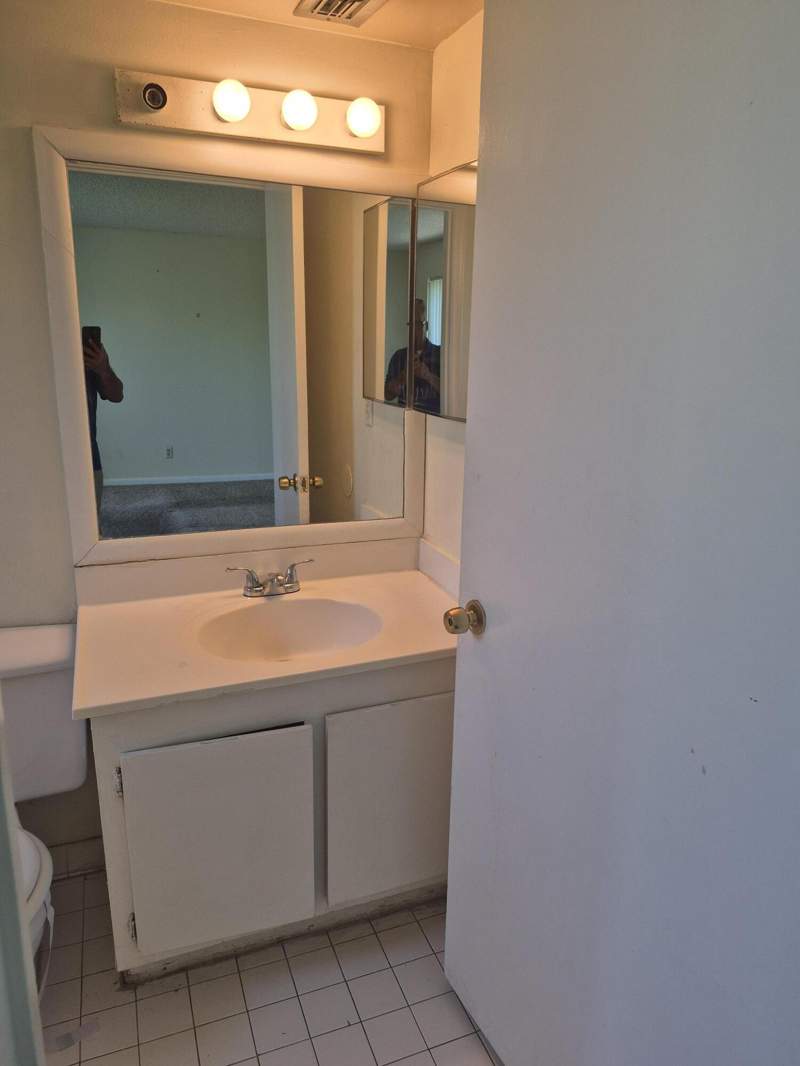2 bedroom Condominium at 2050 N Congress Avenue #407, Presidential Golfview Cond Decl Filed 5-16-81, West Palm Beach — photo 4
