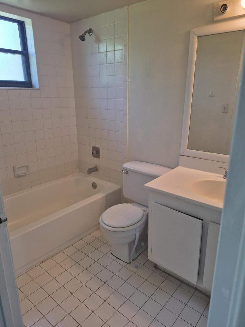 2 bedroom Condominium at 2050 N Congress Avenue #407, Presidential Golfview Cond Decl Filed 5-16-81, West Palm Beach — photo 5