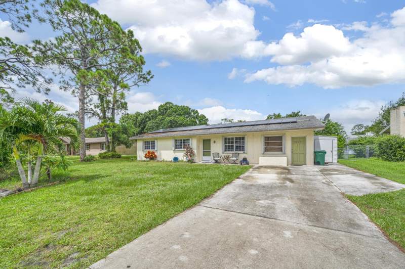 3 bedroom Single Family Residence at 5107 Palm Drive, Indian River Estates Unit 7, Fort Pierce — photo 2