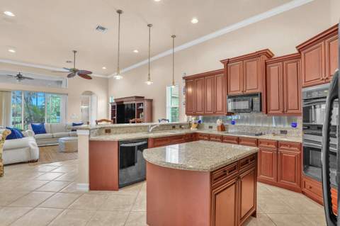 775 Montclaire Court, Royal Palm Beach FL - photo 17 of 62