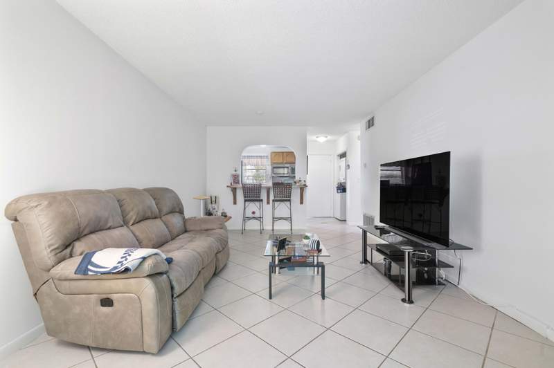 1 bedroom Condominium at 1115 Lake Terrace #111, Leisureville Lake Condo, Boynton Beach — photo 3