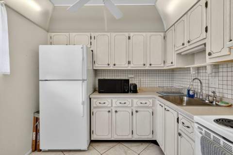 2152 NE 1st Way #205, Boynton Beach FL - photo 9 of 29