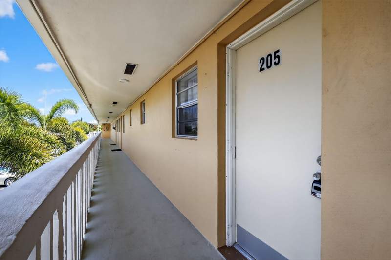 1 bedroom Condominium at 2152 NE 1st Way #205, Village Royale Condo 8, Boynton Beach — photo 3
