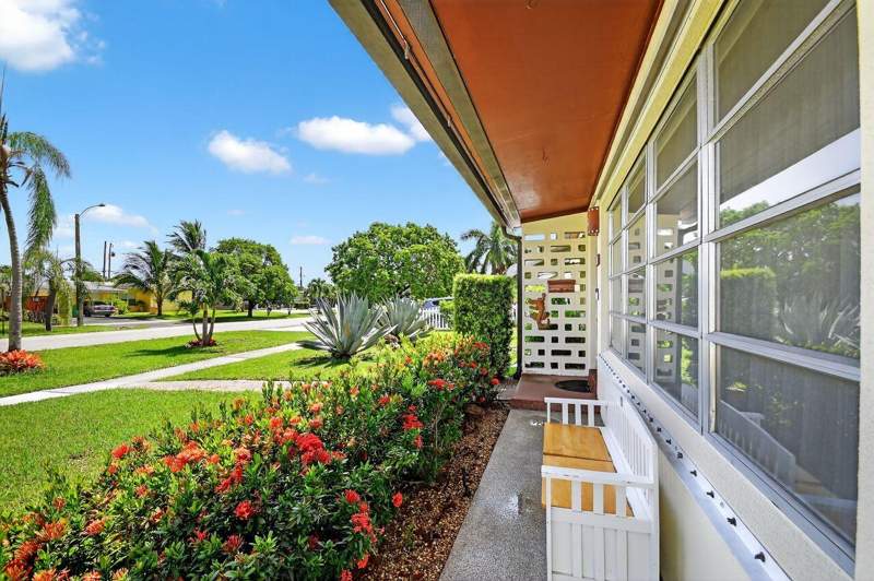 3 bedroom Single Family Residence at 133 Greenbrier Drive, Palm Springs Village 1, Palm Springs — photo 4