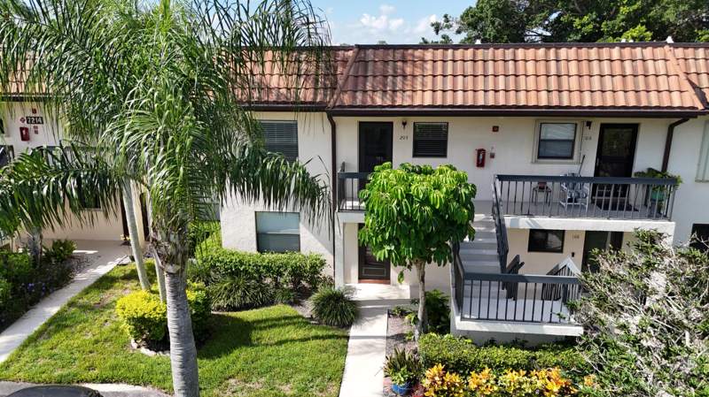2 bedroom Condominium at 7214 Golf Colony Court #205, Lucerne Lakes Golf Colony Condos 1 Thru 12 And 14 A, Lake Worth — photo 3
