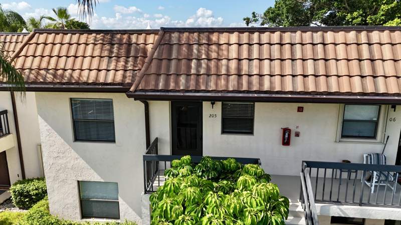 2 bedroom Condominium at 7214 Golf Colony Court #205, Lucerne Lakes Golf Colony Condos 1 Thru 12 And 14 A, Lake Worth — photo 2