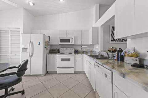5952 Regal Glen Drive #207, Boynton Beach FL - photo 6 of 49