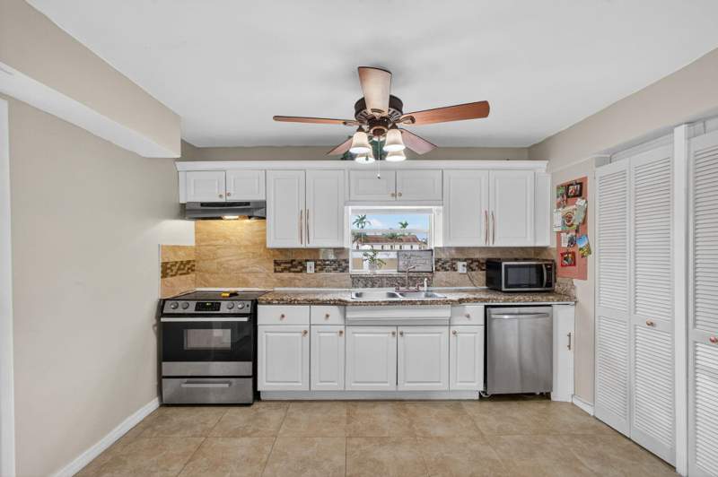 3 bedroom Single Family Residence at 1136 W 7th Street, Inlet City, Riviera Beach — photo 3