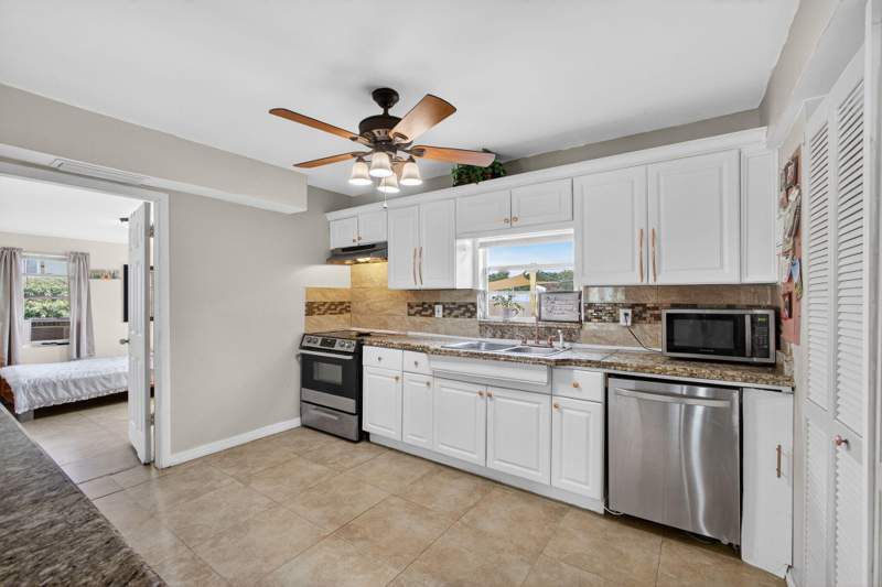 3 bedroom Single Family Residence at 1136 W 7th Street, Inlet City, Riviera Beach — photo 4
