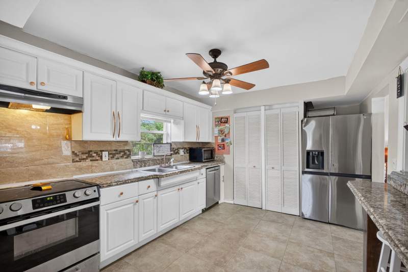 3 bedroom Single Family Residence at 1136 W 7th Street, Inlet City, Riviera Beach — photo 5