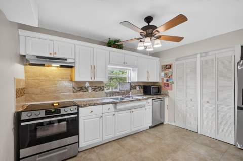 1136 W 7th Street, Riviera Beach FL - photo 6 of 51