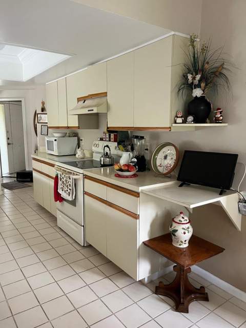 139 Meander Circle, Royal Palm Beach FL - photo 10 of 25