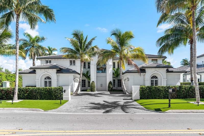 6 bedroom Single Family Residence at 121 Royal Palm Way, Royal Palm Yacht & Country Club, Boca Raton — photo 2