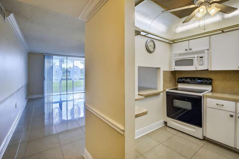 1 bedroom Condominium at 2951 Sunrise Lakes Drive #107, Sunrise Lakes 18 Condo, Sunrise — photo 3